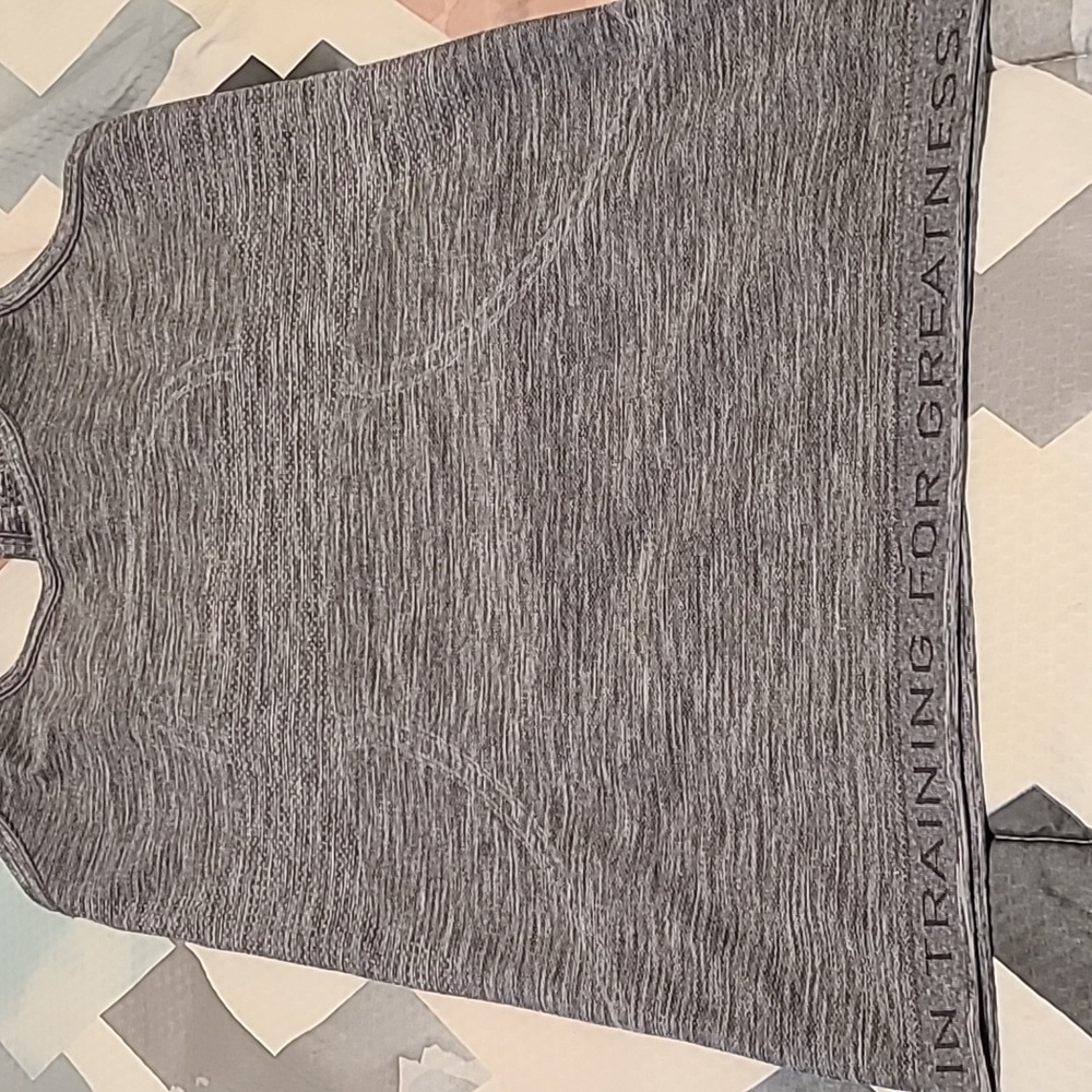 Lululemon Atletica Active Top, Color Gray, Size 6 🙂🙂🤩🤩 - Picture 11 of 11